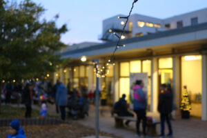 Lichterketten sorgten für eine gemütliche Stimmung (Foto: Friederike Stecklum)