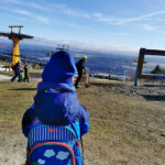 Trotz des eher frühlingshaften Wetters hatten die Kinder viel Spaß auf der Piste (Foto: Franziska Günther).