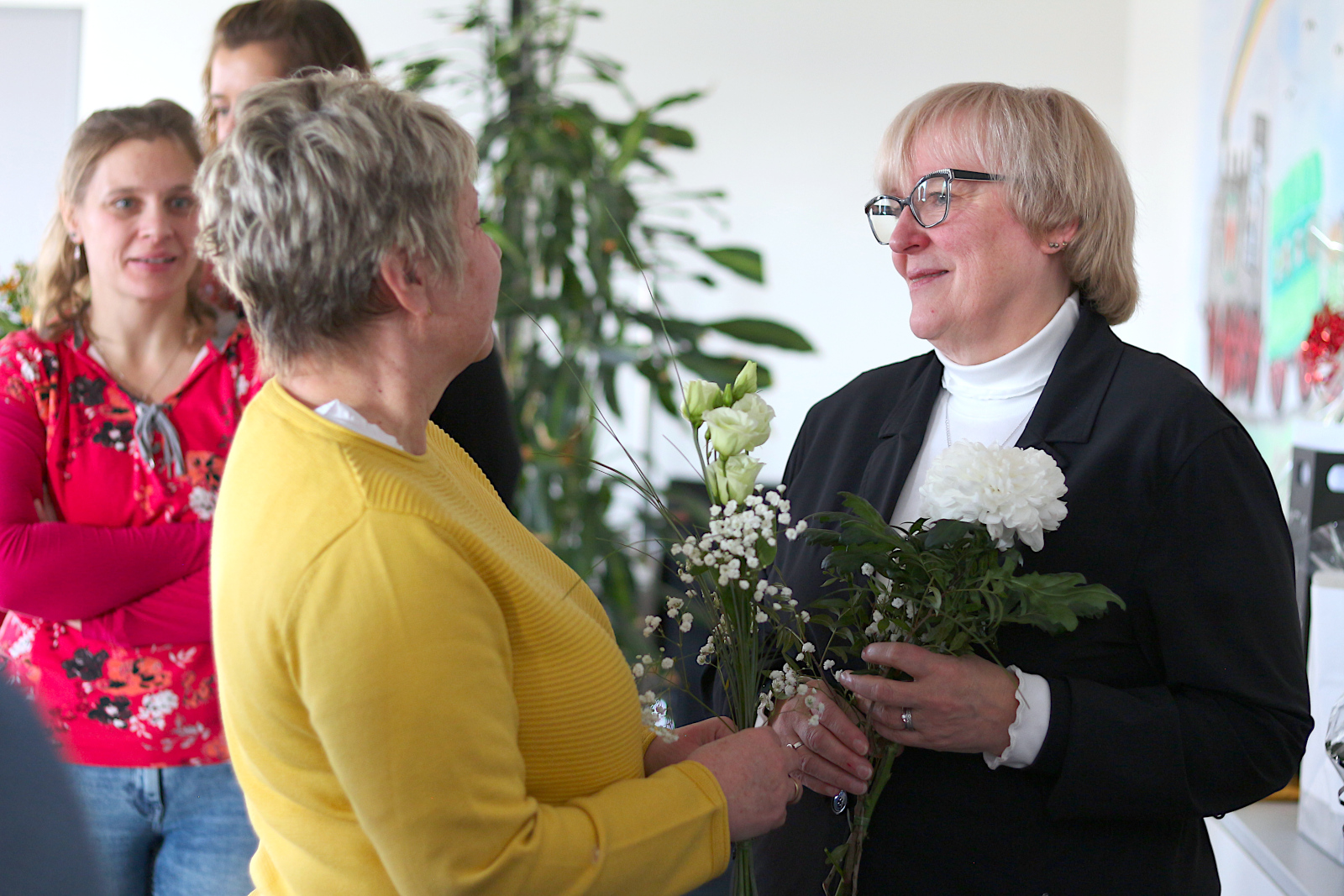 Viele Wegbegleiter*innen verabschiedeten Martina Scharff in den Ruhestand. (Foto: Friederike Stecklum)