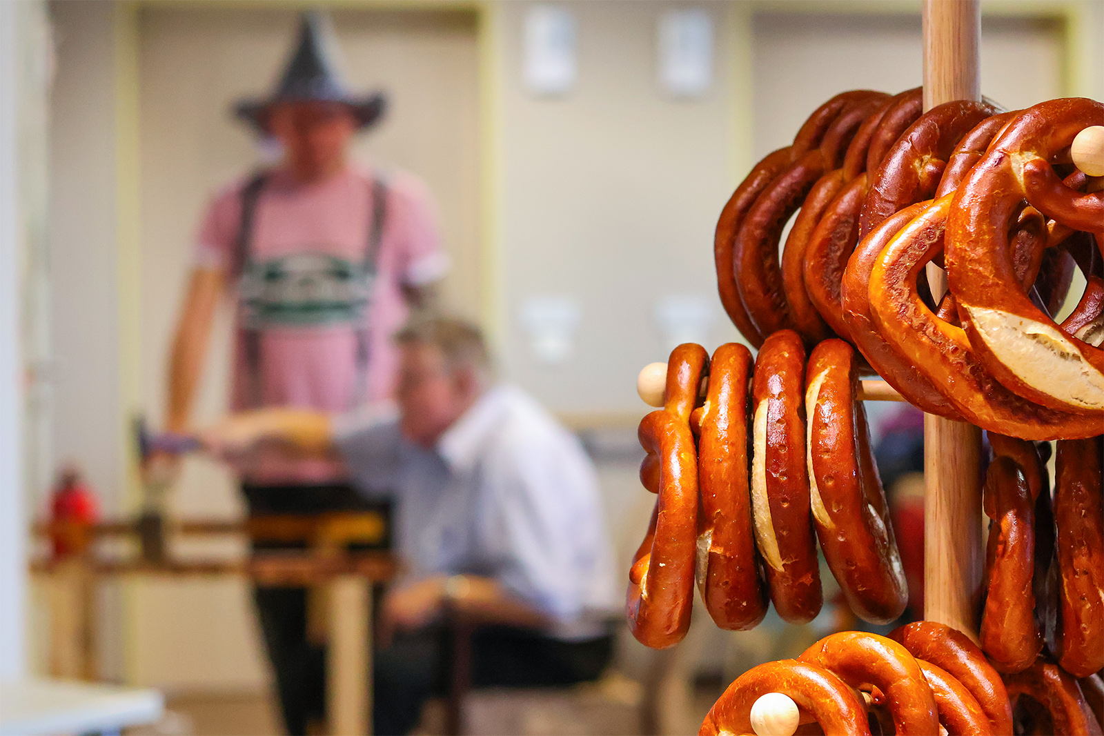 In unserem Altenpflegeheim “An den Gärten“ bringt das Oktoberfest gesellige Abwechslung in den Alltag der Bewohnerinnen und Bewohner (Foto: Friederike Stecklum).