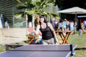 Die Tischtennisplatte sorgte für zahlreiche Spiele (Foto: Anne Schwerin).