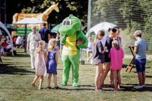 Das Maskottchen erfreute Groß und Klein (Foto: Anne Schwerin).