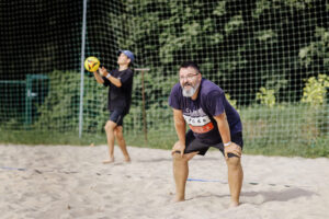 Voller Einsatz beim Beach-Volleyball (Foto: Anne Schwerin).